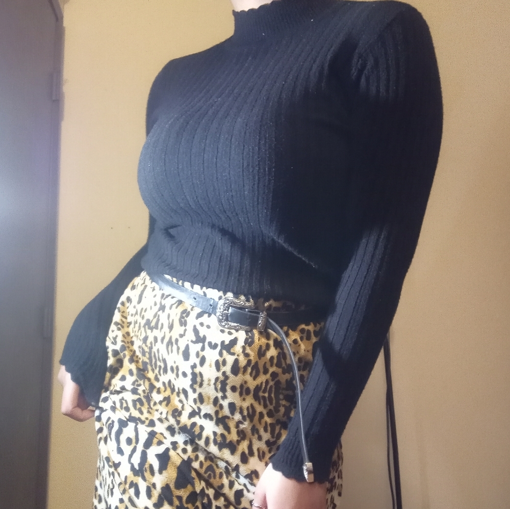 Black Ribbed Knit Soft Sweater W/ Lettuce Hemming